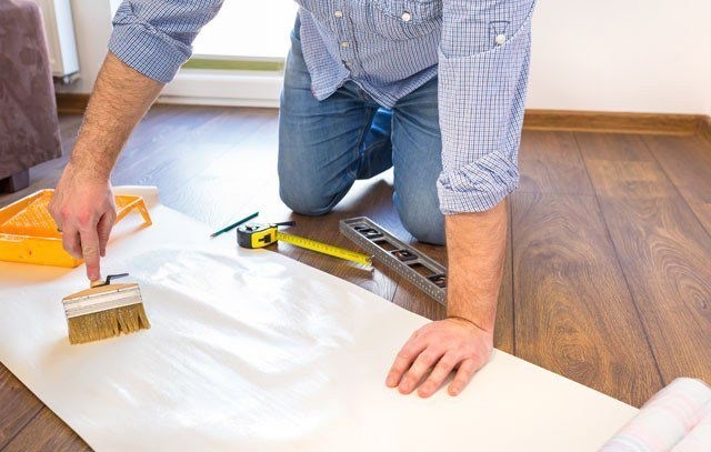 Thi công giấy dán tường cần chuẩn bị dụng cụ gì?